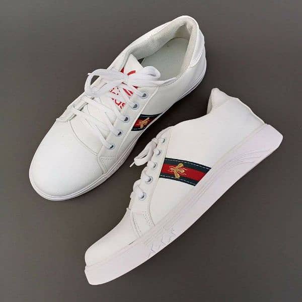 man's sports white shoes 4