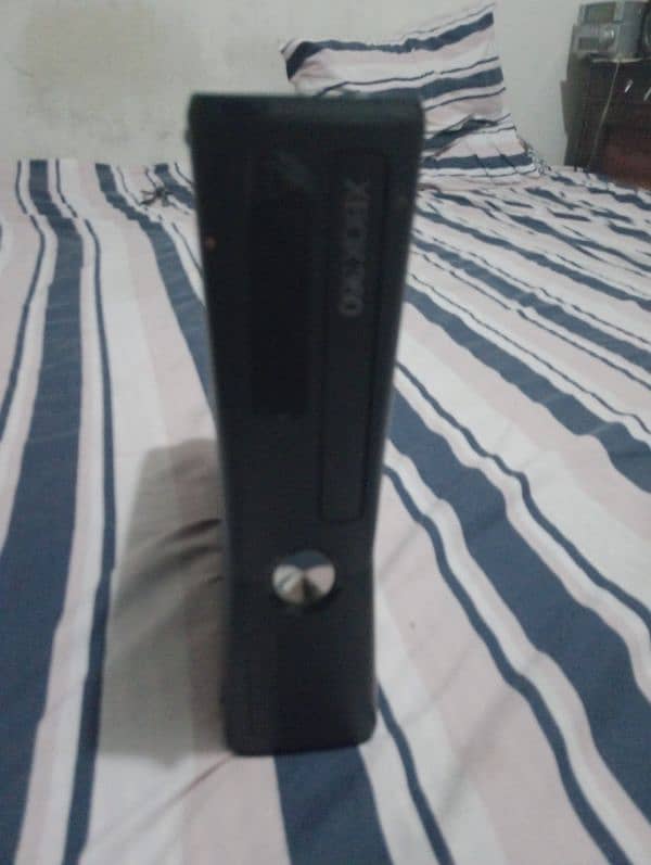 Xbox 360 series with cds 4