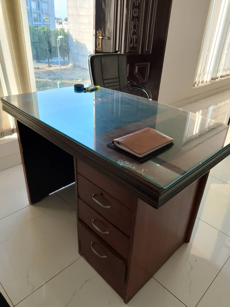 Office Table Excellent Condition only 4-Month used 3