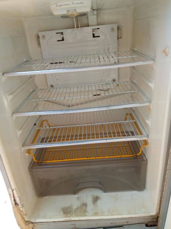 Dawlance medium size fridge 1