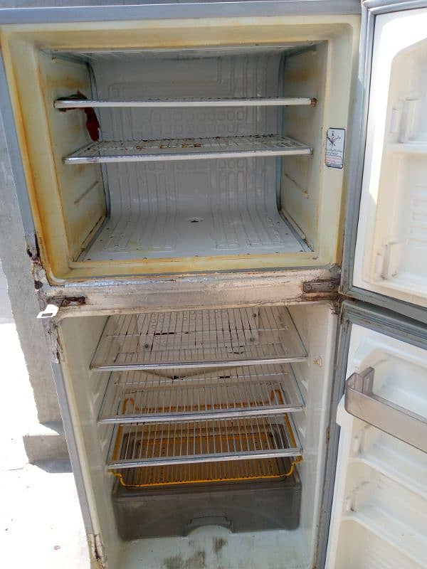 Dawlance medium size fridge 2