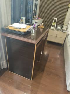 wooden computer table for sale in good condition