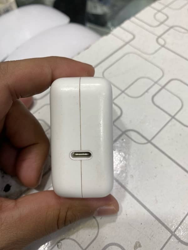 30W USB-C power adapter 2