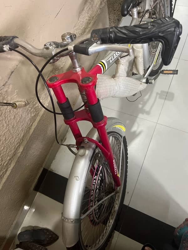 Beautiful red mountain bike in excellent condition is for sale 1