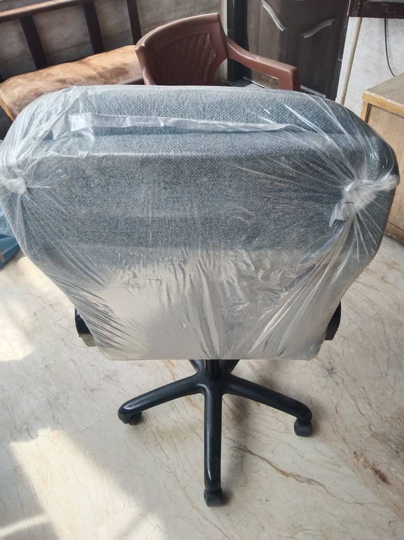 2 Perfect Condition Chairs Avaible in reasonable price 3