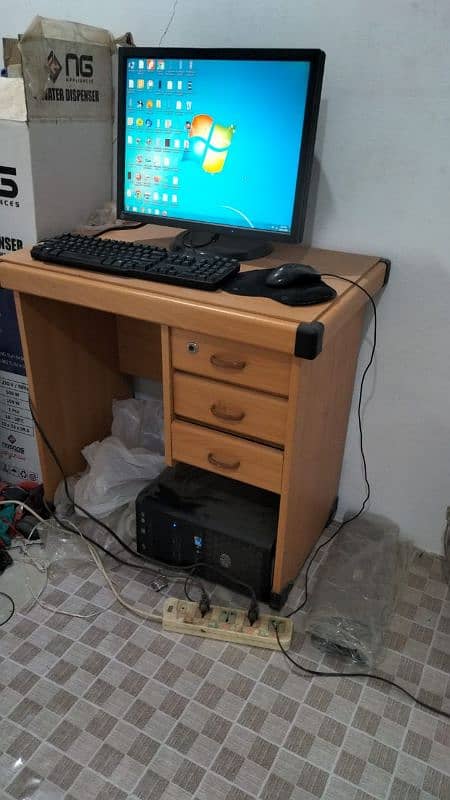 core 2 due complete pc with lcd  chair table 2