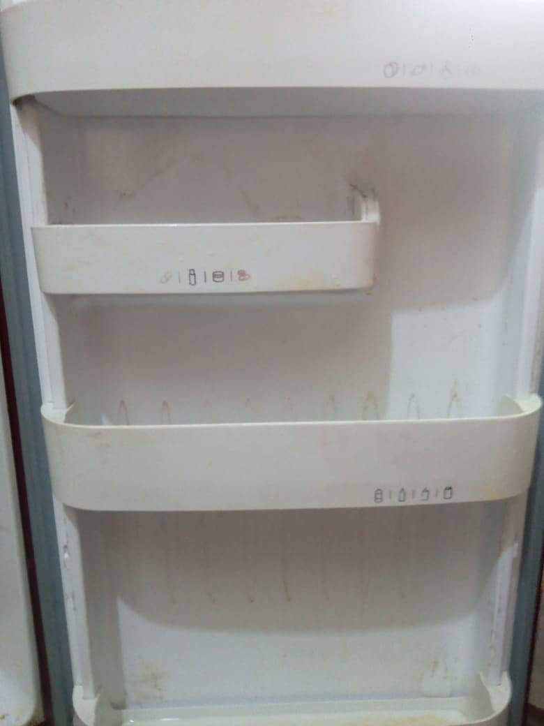 REFRIGRATOR FOR URGENT SALE 6