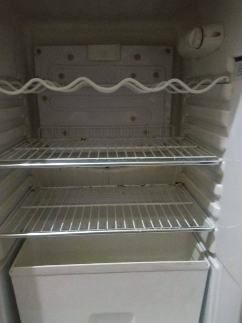 REFRIGRATOR FOR URGENT SALE 7