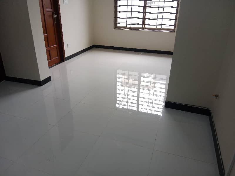 Brand New 5 Marla Ground Portion For Rent 9