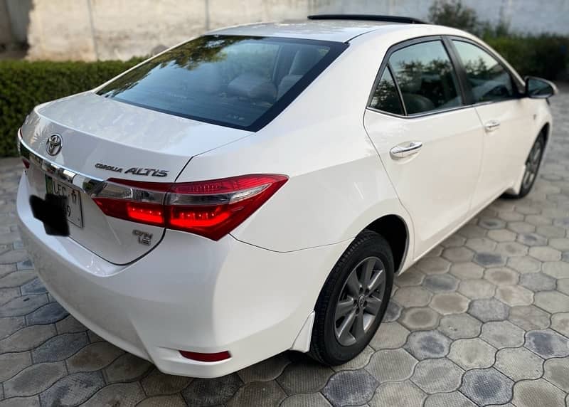 Toyota Altis Grande 2017 4