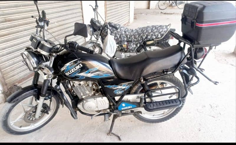 SUZUKI GS150 BLACK BLUE 2021 MODEL REGESTER 2022 15900KM H/P150 IN QTA 0