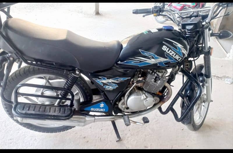 SUZUKI GS150 BLACK BLUE 2021 MODEL REGESTER 2022 15900KM H/P150 IN QTA 5