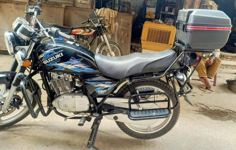 SUZUKI GS150 BLACK BLUE 2021 MODEL REGESTER 2022 15900KM H/P150 IN QTA 10