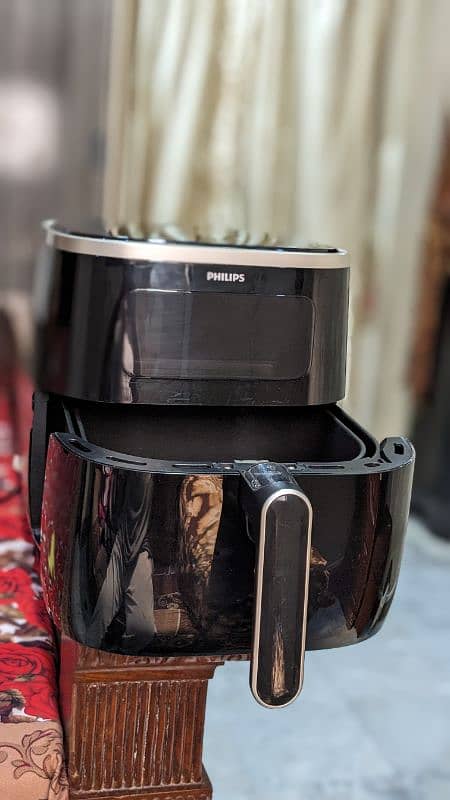 Philips Air Fryer With Digital Window & Rapid Air Technology 10