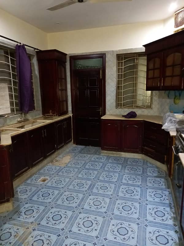 3bed room ground portion available for rent in E11 12