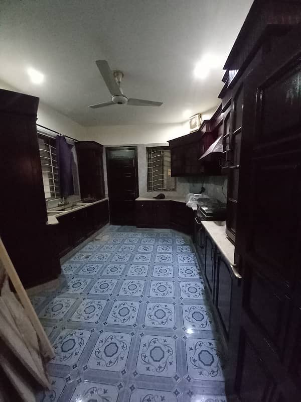 3bed room ground portion available for rent in E11 13