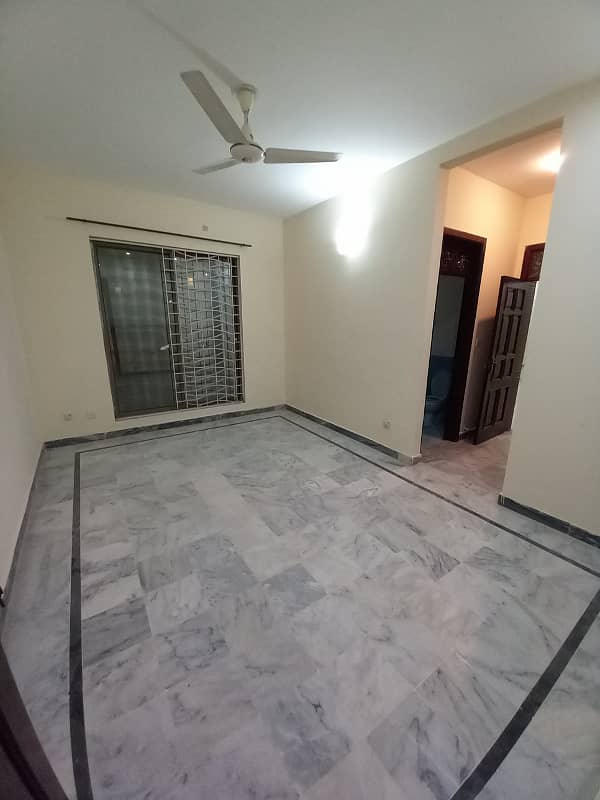 3bed room ground portion available for rent in E11 14