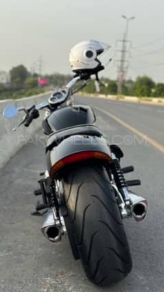 HARLEY DAVIDSON V ROD