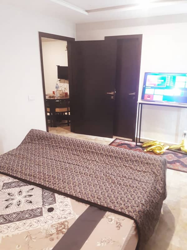 One bedroom flat for short stay like (3s4hrs ) for rent in bahria town 1