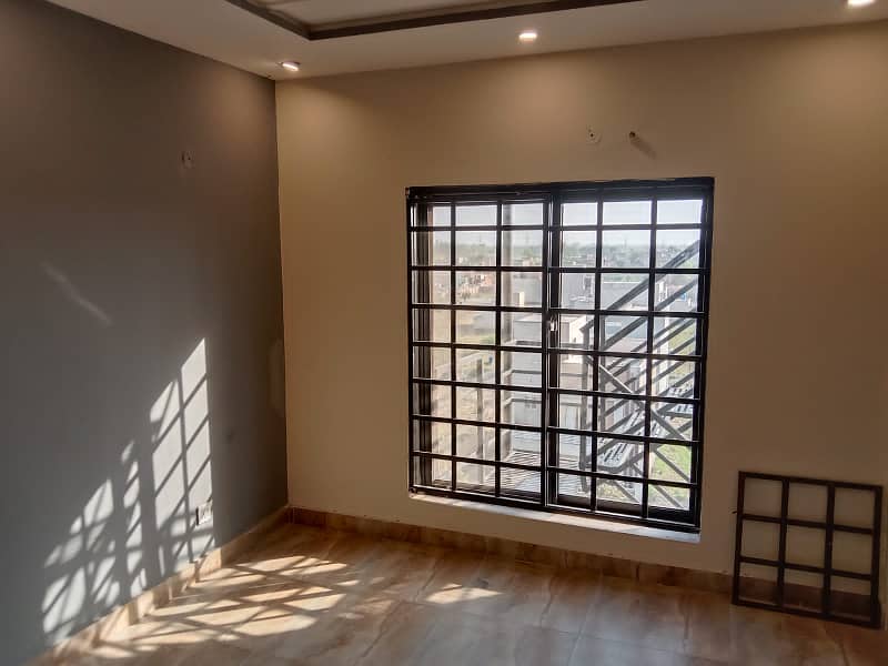 1BED APaRTMENT IS AVAILABLE FOR SALE IN NEW LAHORE CITY NEAR TO BAHRIA TOWN LAHORE 3