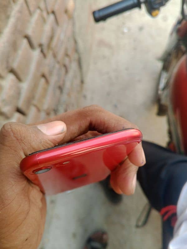 i phone se 2020 red colour jv all ok 10 by 10 0