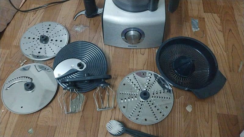 vacuum cleaner air fryer and kitchen items 10