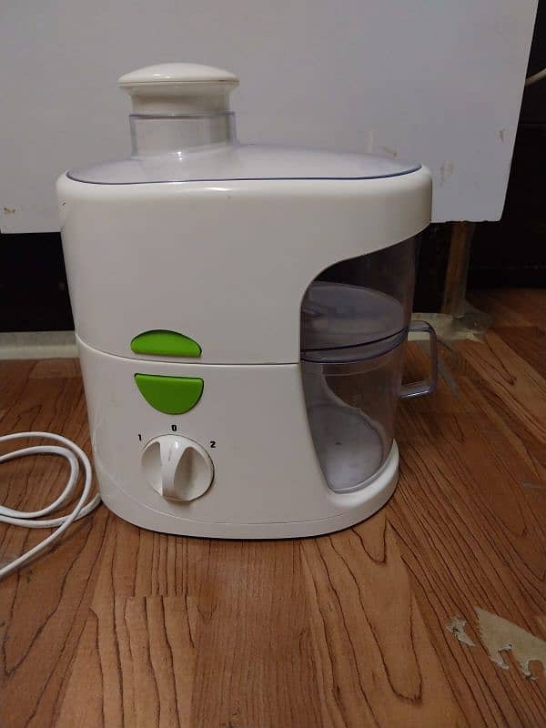 vacuum cleaner air fryer and kitchen items 15