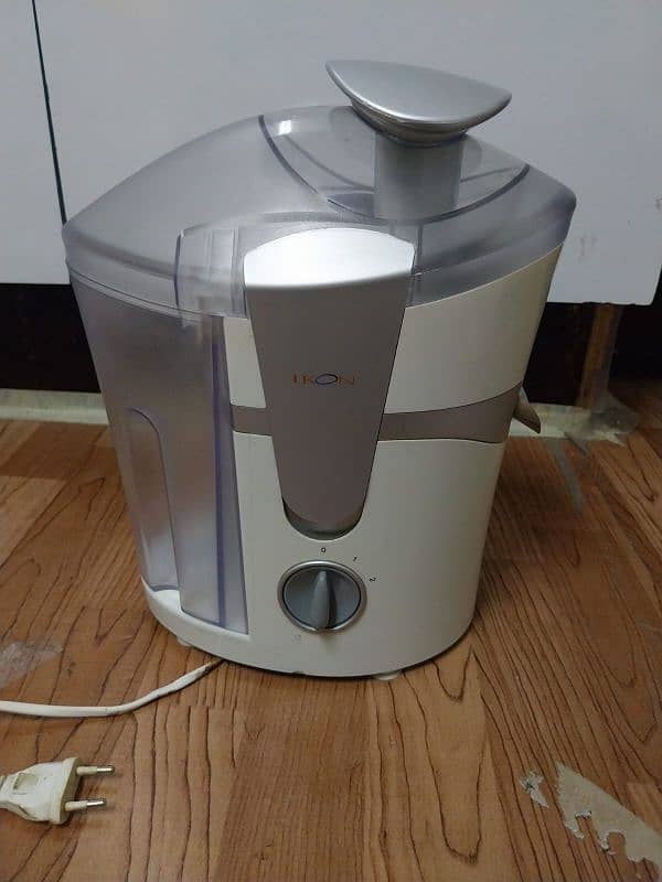 vacuum cleaner air fryer and kitchen items 17