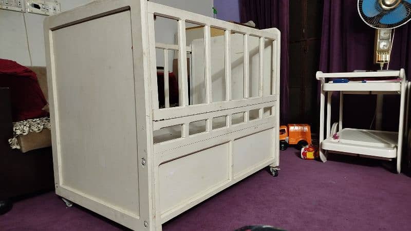 wooden baby cot 0