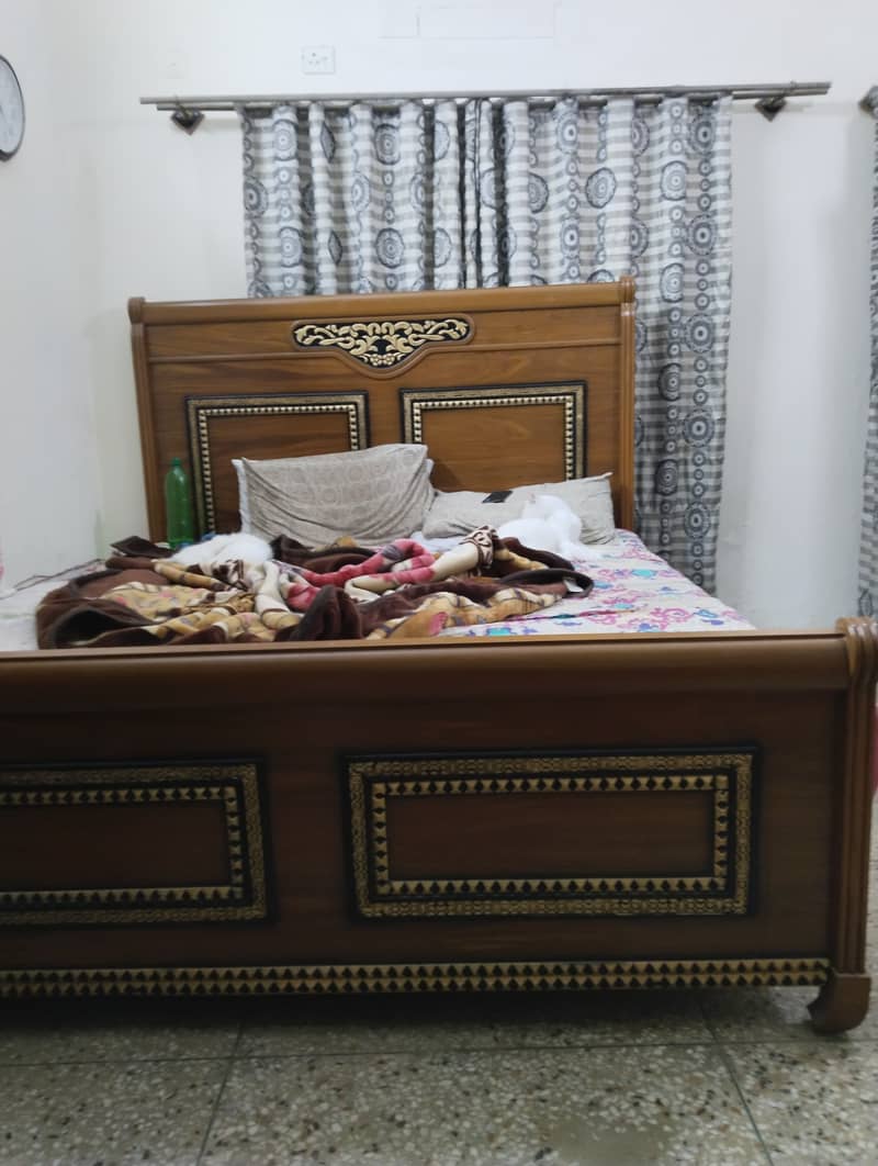 Best quality wooden bedset with 8 inch mattress for urgent sale 0