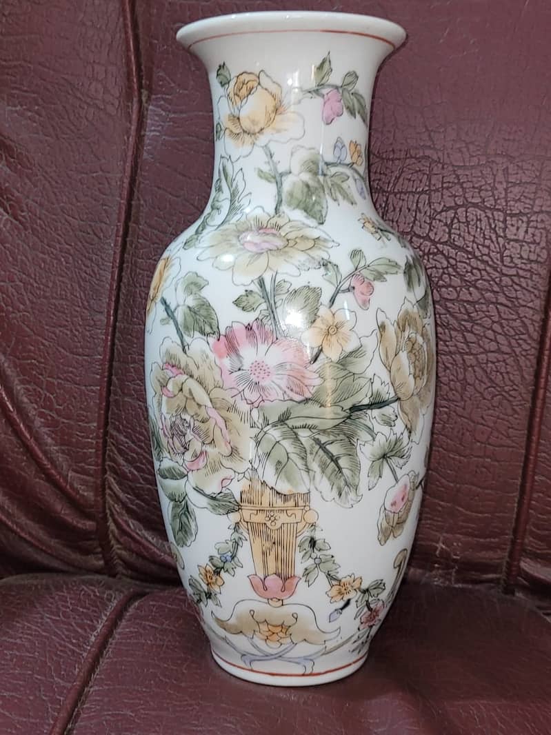 ANTQ WORLD PRESENT UNIQUE COLECTON OF CHINA JAPAN VASES A ONE CONDATN 18