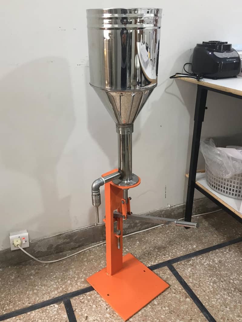 Manual Liquid, Paste, Cream, Honey, Shampoo Filling Machine 7