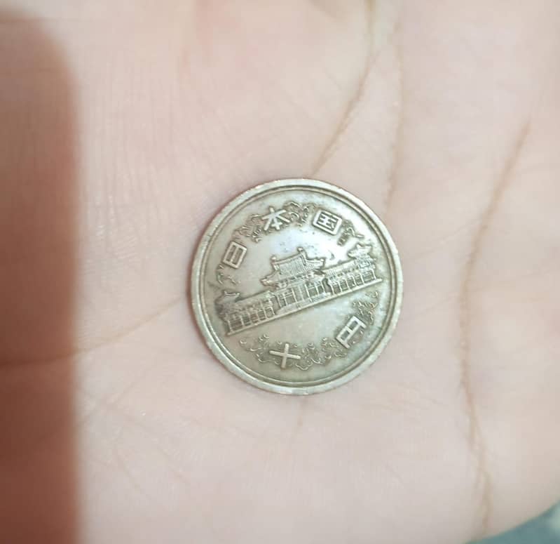 Vintage 1952 Japanese 10 Yen Coin – A Piece of History 1