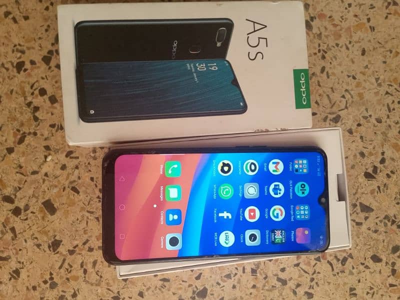 Oppo A5s dual sim 2 gb 32 gb minor glass crack with box 0