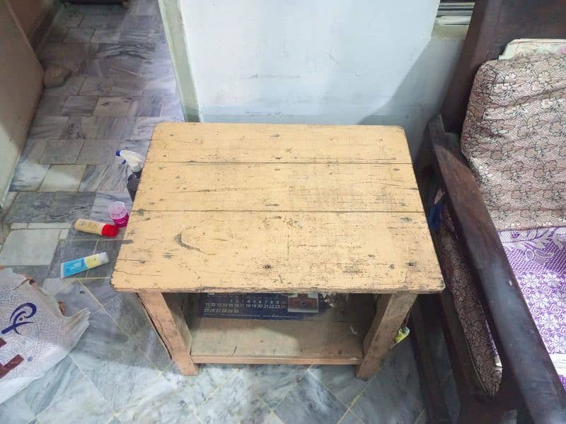 Mid Size Table Used Condition 1