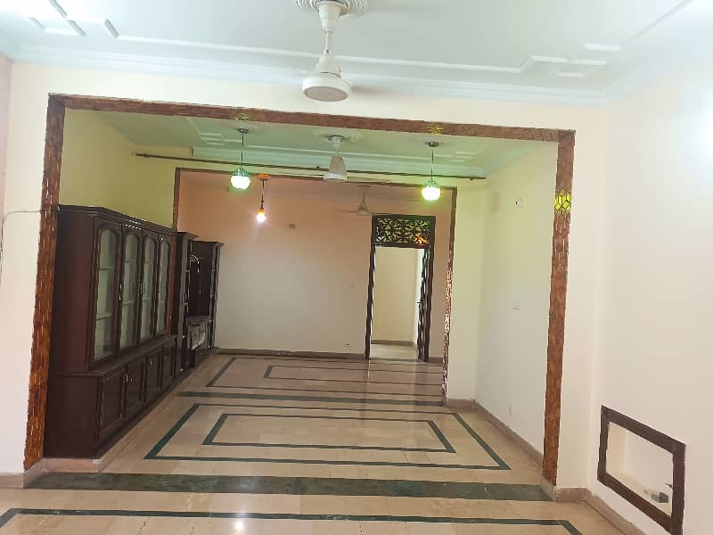 3 bedroom attach washroom upper portion for rent Mala demand 80000 2