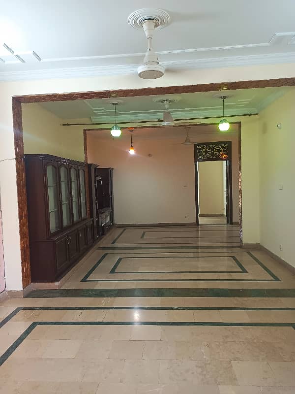 3 bedroom attach washroom upper portion for rent Mala demand 80000 3