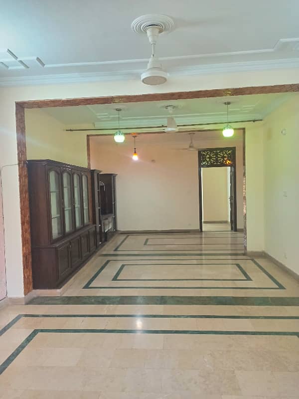 3 bedroom attach washroom upper portion for rent Mala demand 80000 4