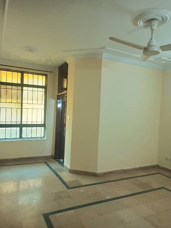 3 bedroom attach washroom upper portion for rent Mala demand 80000 5