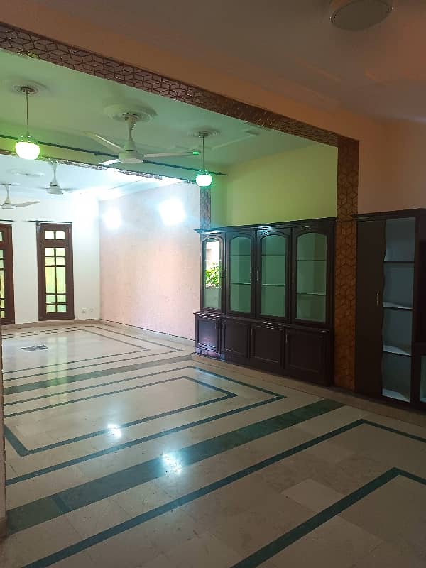 3 bedroom attach washroom upper portion for rent Mala demand 80000 6