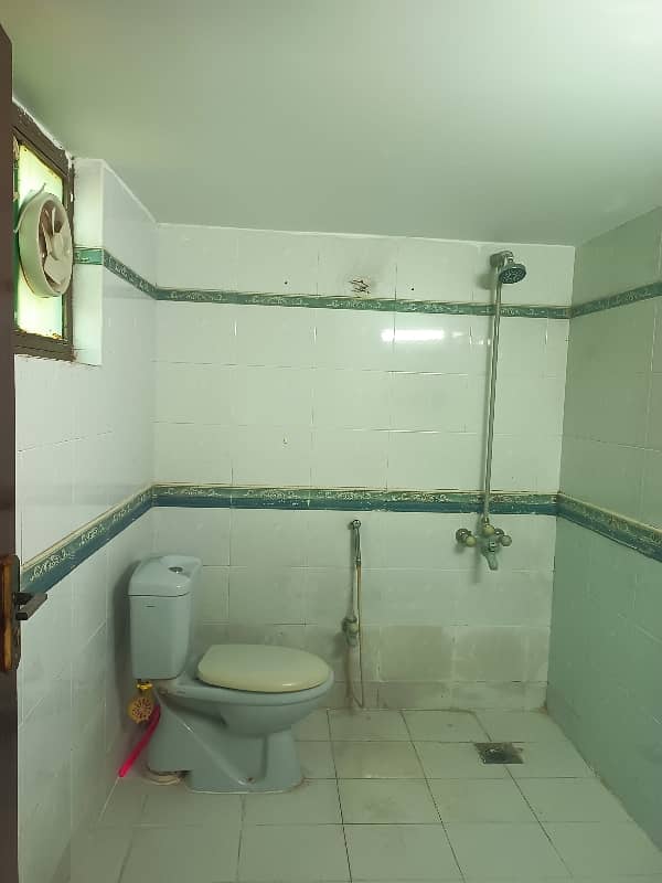 3 bedroom attach washroom upper portion for rent Mala demand 80000 7