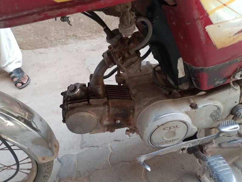 engine ka koi kaam nahi hai bike chalnay may ok hai 03077995183 5