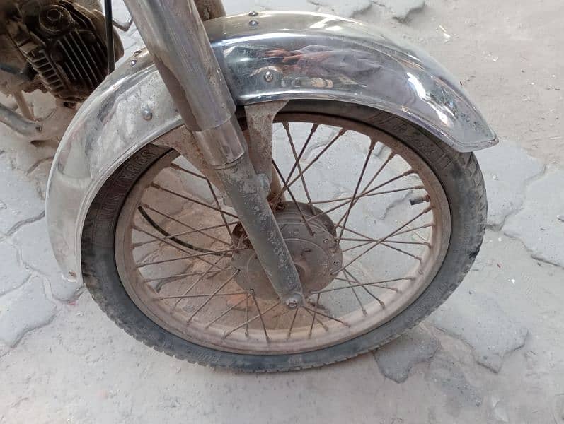 engine ka koi kaam nahi hai bike chalnay may ok hai 03077995183 6