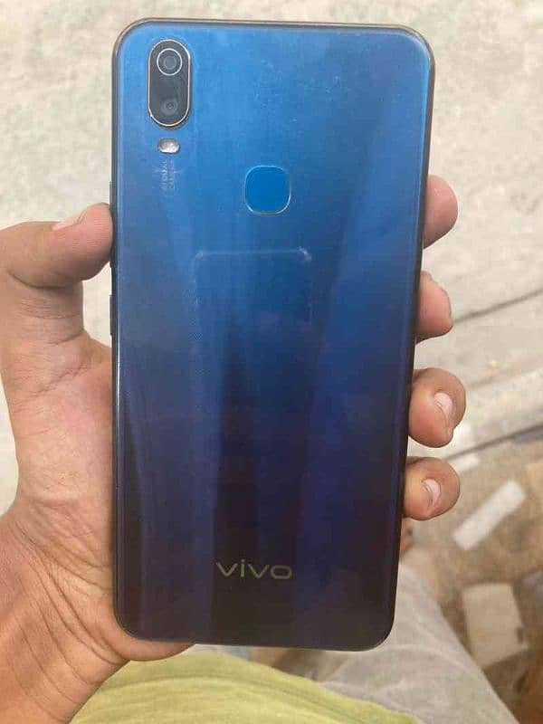 Vivo y11 with complete Box 0