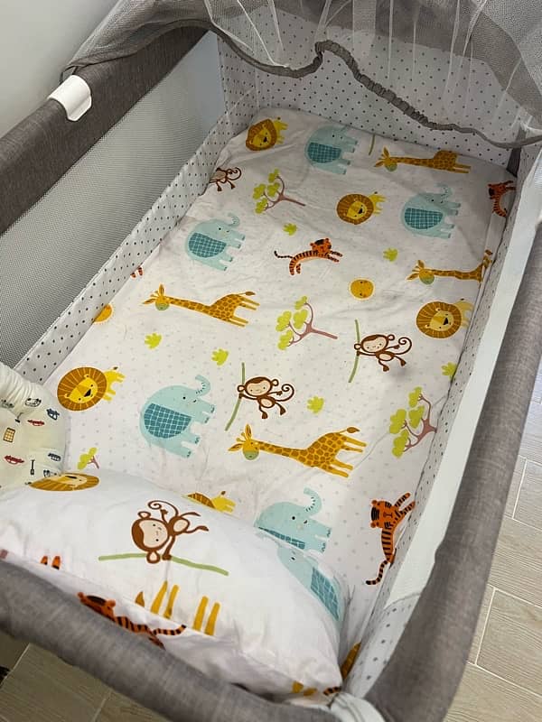 Baby Cot/ Bassinet Superb condition 4