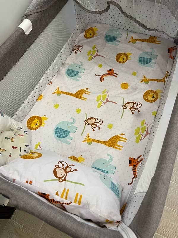 Baby Cot/ Bassinet Superb condition 5