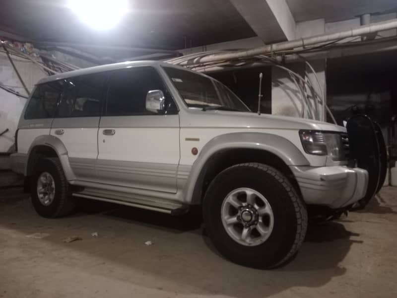 Mitsubishi Pajero 1990 Exceed 2