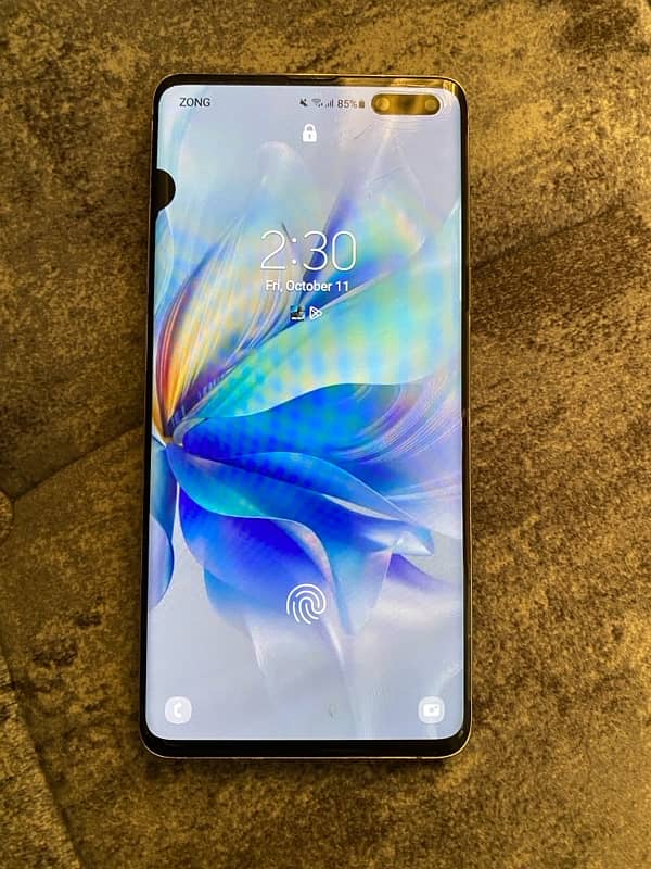 Samsung S10 5G 8gb 256gb in good condition 3