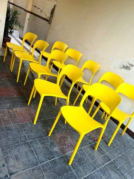 12 Plastic Fiber Chairs for Sale 1