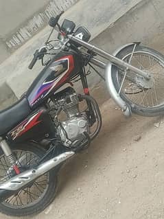 cg 125 2001 model hai tanky tapy 2017 model k geniun laggy hoye ha